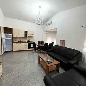 Apartman Tina P, Vir
